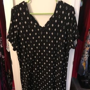Like New Torrid black and white print shirt